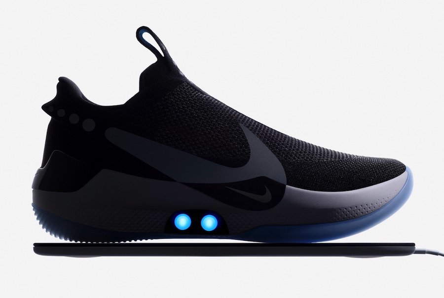 Nike ha lanciato le scarpe Adapt BB che si allacciano da sole, con lo  smartphone