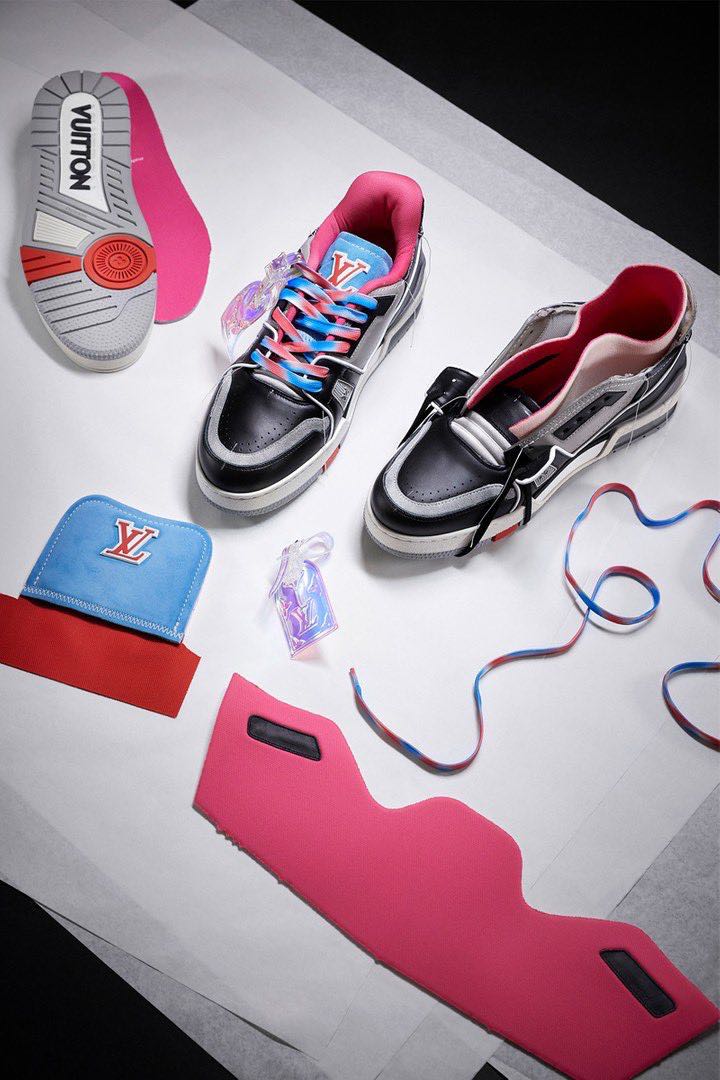 LV Trainer, l'iconica sneaker di Louis Vuitton diventa la tela bianca di  rinomati artisti