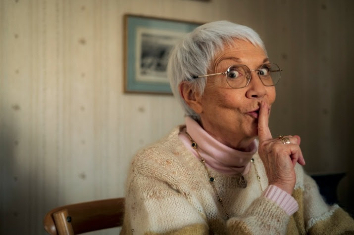 Occhio alla nonna nello spot 2023 della lotteria francese Loto
