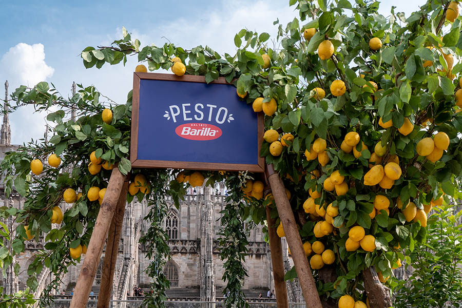 Barilla trasforma in una limonaia urbana la Terrazza Duomo per promuovere il nuovo pesto Basilico e Limone