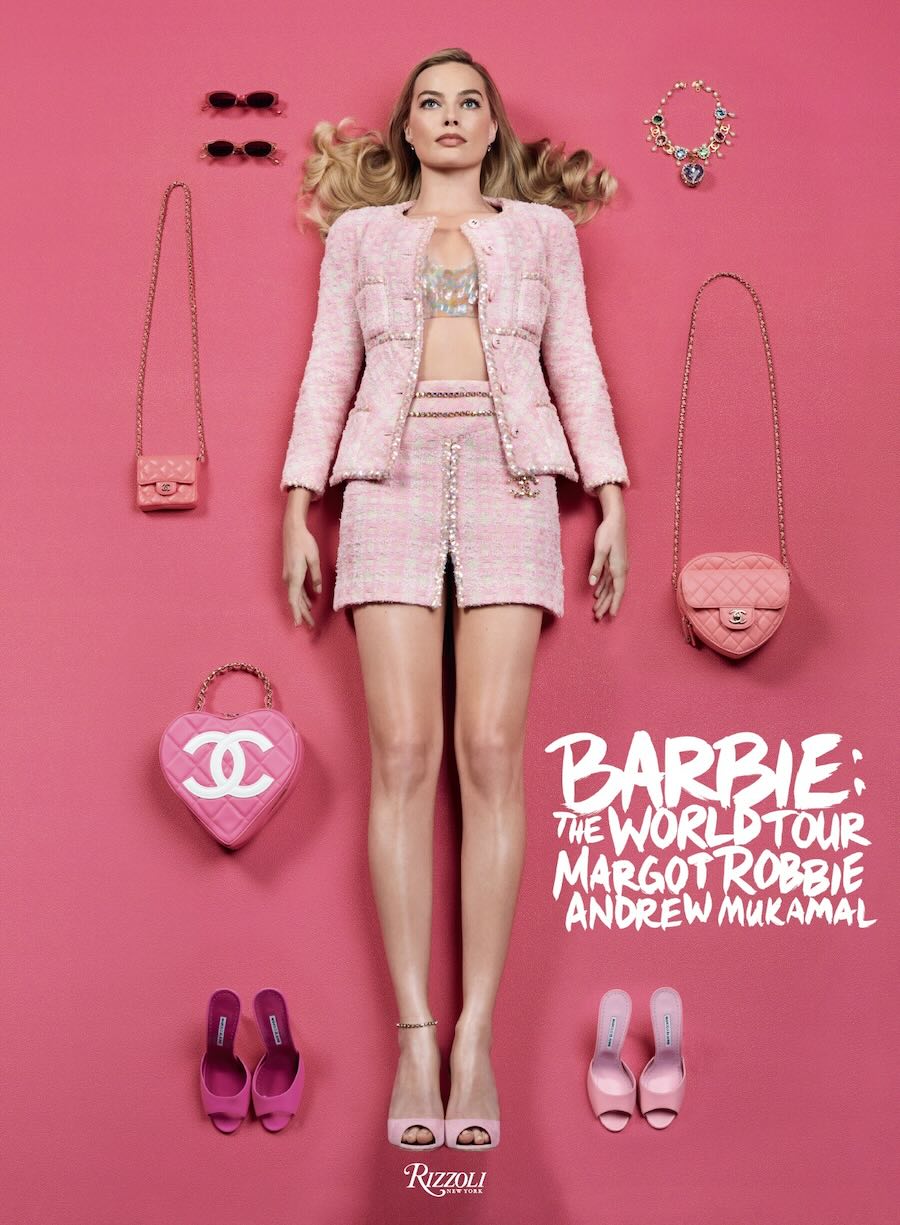 , Barbie si consola della mancata nomination con un libro illustrato con tutti i look del press tour
