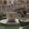 “Illy beyond Venice”: le tazzine Illy fluttuano nei canali di Venezia grazie a EssenceMediacom