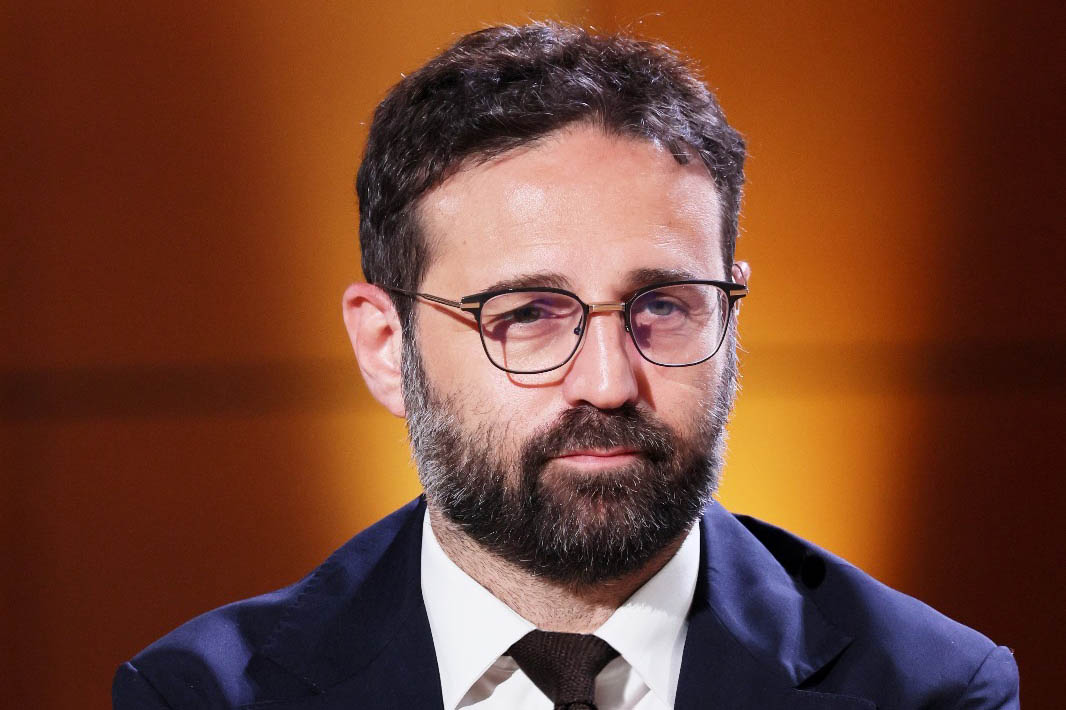 Sky Italia riunisce tutta l’offerta di contenuti in un'unica direzione affidata a Giuseppe De Bellis Sky Italia riunisce tutta l’offerta di contenuti in un'unica direzione affidata a Giuseppe De Bellis