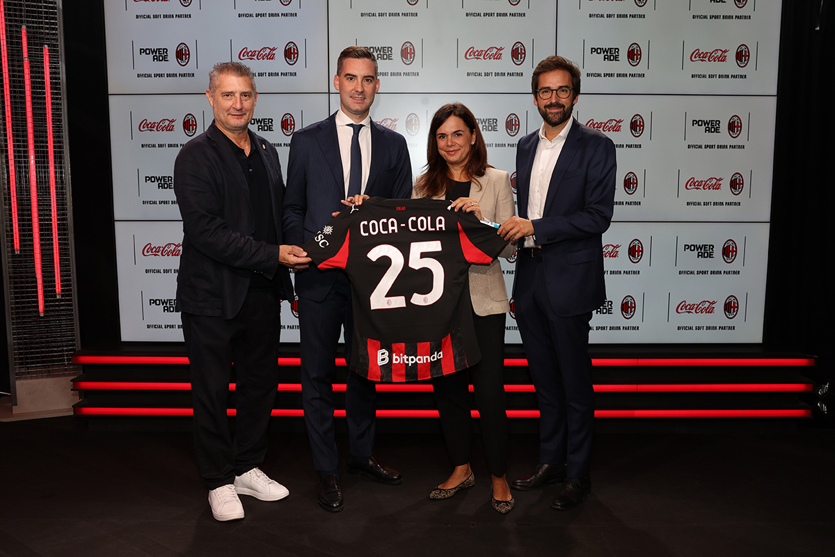 Coca-Cola diventa sponsor dell'AC Milan Coca-Cola diventa sponsor dell'AC Milan