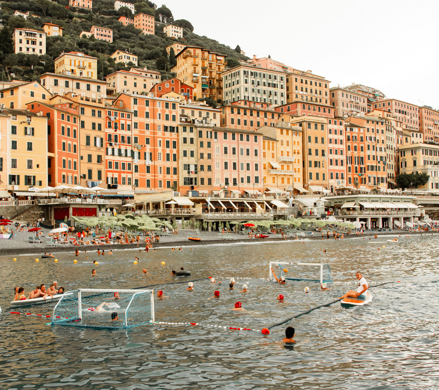 Camugin rafforza il legame con il territorio con un torneo di pallanuoto a Camogli. Firma Mr. Dee Still Camugin rafforza il legame con il territorio con un torneo di pallanuoto a Camogli. Firma Mr. Dee Still